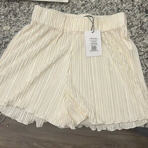Showpo Archer Plisse lounge short in cream size US 4- tags on never worn